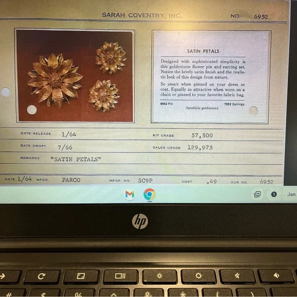 Sarah Coventry "Satin Petals" Signed Gold Tone Brooch & Matching Earrings -1964 - Picture 13 of 13